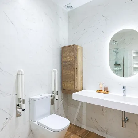 Poniente Playa Avg *