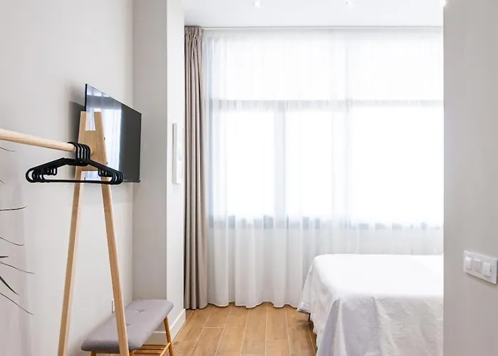 Poniente Playa Avg *