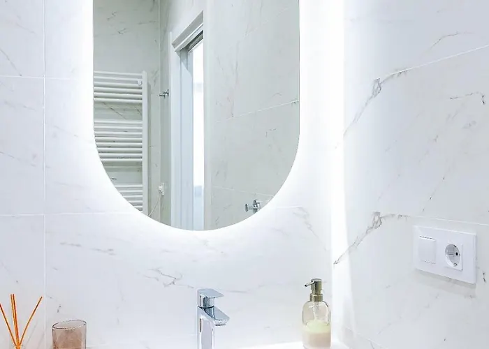 Poniente Playa Avg *